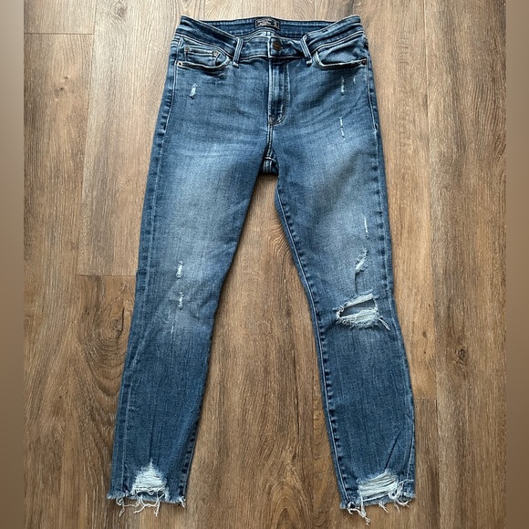 Abercrombie and Fitch Harper Low Rise Ankle Jeans - Picture 1 of 2
